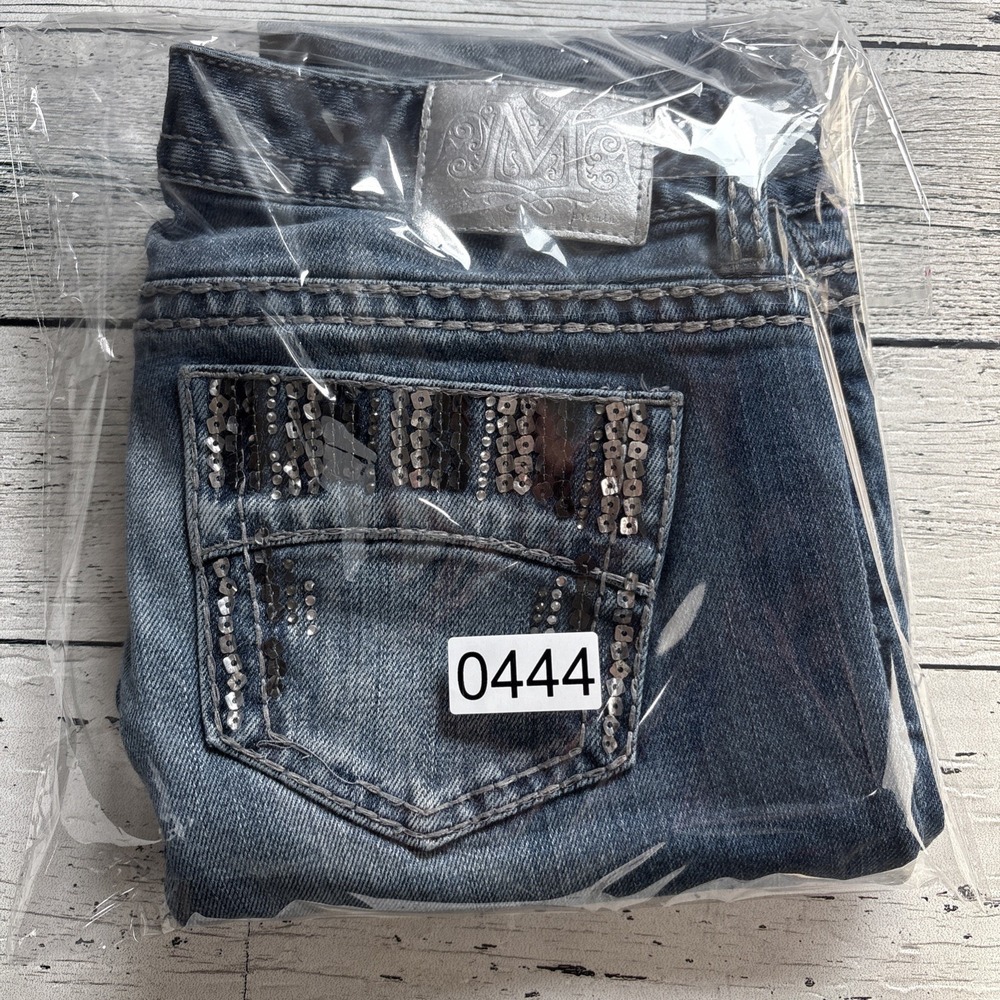 Maurice's Women's  Jeans‎ 3/4 Short  With  Embellished Pockets. - Picture 12 of 12